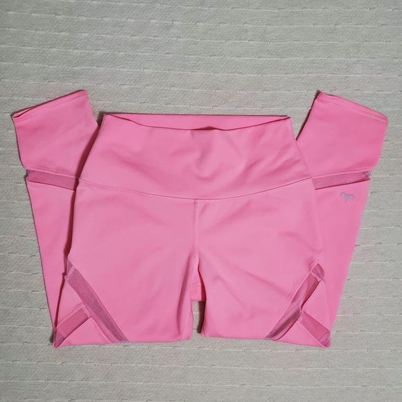 ALO YOGA  Macaroon Pink Mesmerize Mesh Stripe High Rise Capri Legging Si… - Picture 4 of 8